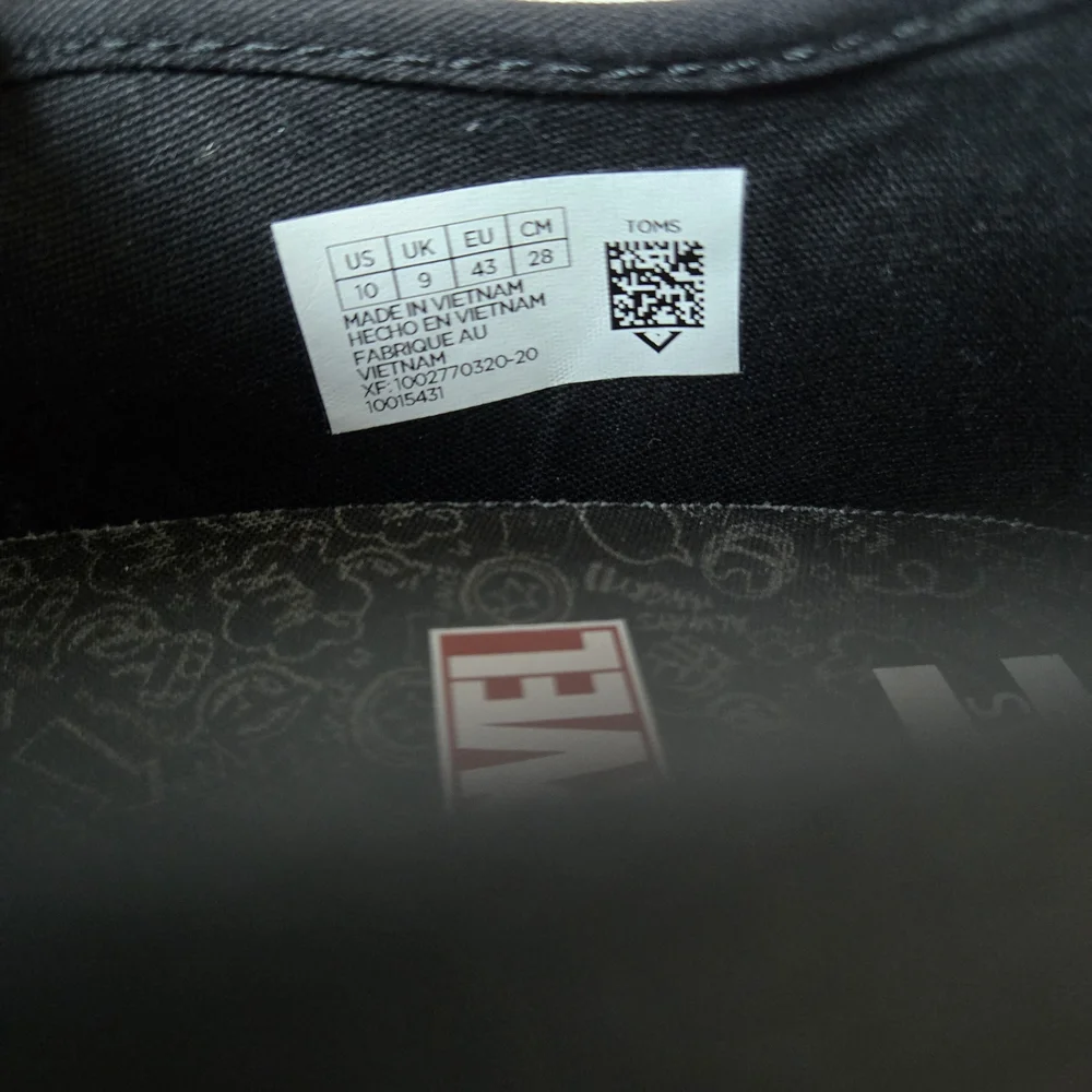 Toms X Marvel Men's Black Avengers Baja Limited Edition Slip-on Shoes 10M NWOT‎